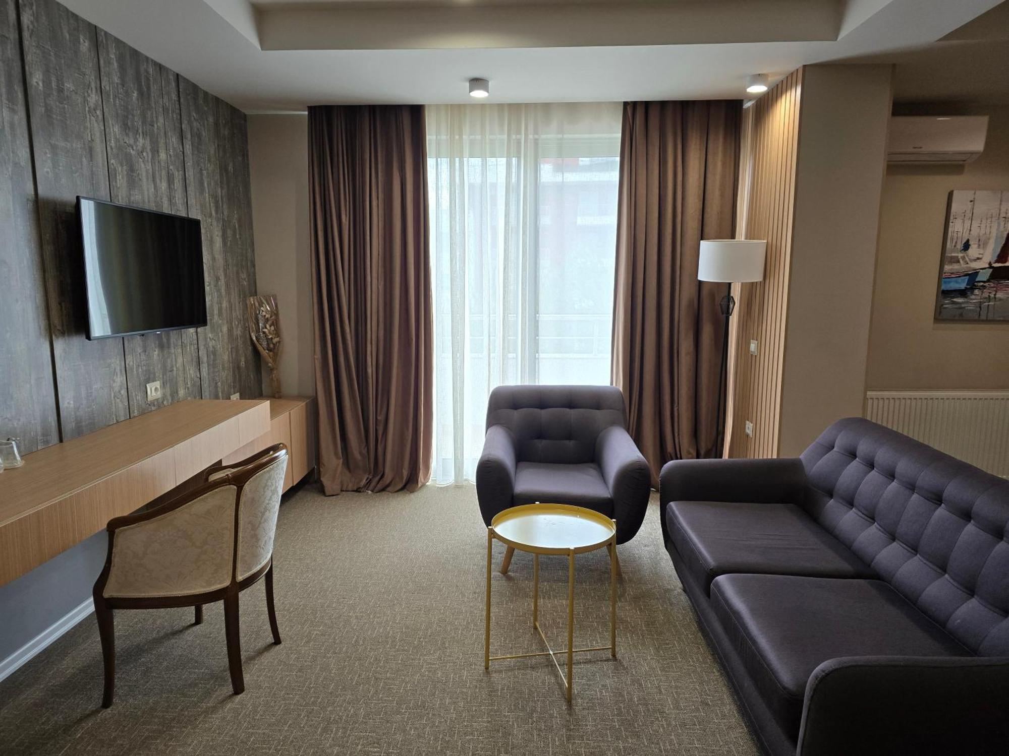 Perla Hotel Pogradec Exterior foto